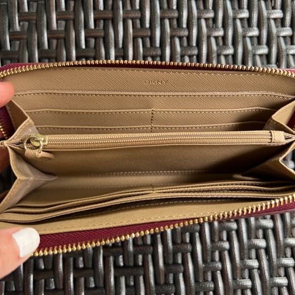 New DKNY Burgundy Saffiano Leather Bryant Park Zip Around Wallet - Picture 10 of 12
